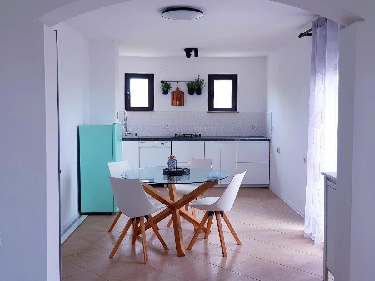 Apartment Sea View Rovinj Bagian luar foto